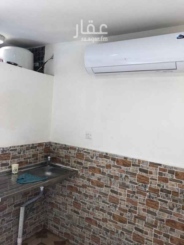 1533344 للإيجار غرفة سائق مع دوره مياه الغرفة 3*3 وفيها مجلى الإيجار شامل الموية والكهرباء على المالك الإيجار سنوي ولشخص واحد ويمنع التجمعات عند الغرفة .