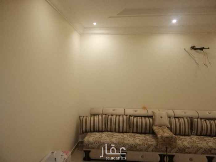 1568339 فله للإيجار في حي الياقوت
الدور الارضي
مجلس رجال ومجلط
مجلس حريم وصاله +مطبخ راكب وصالة معيشه
وحمامين وتاسيس مصعد مدخلين
الدورالاول ٣غرف وصاله وحمامين
الملحق غرفتين بي حمام مشترك
عدد المكيفات ٧
٦اسبلت واحدشباك
مطلوب٦٠الف