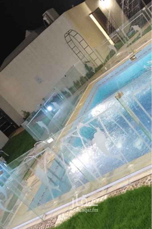 1689101 شاليهات في حي المهديه مخرج ٣٥ ،،،، مكونه من قسمين، على ثلاث شوارع غربي ٢٠ م و شمالي٢٠م وشرقي ١٠م قريبه عند محطة البنزين الاولى، كل قسم يحتوي على صاله وغرفه ومسبح مؤثثه شبه جديد، ومسطحات خضراء ،، مساحة كل شاليه ٢٠٠م