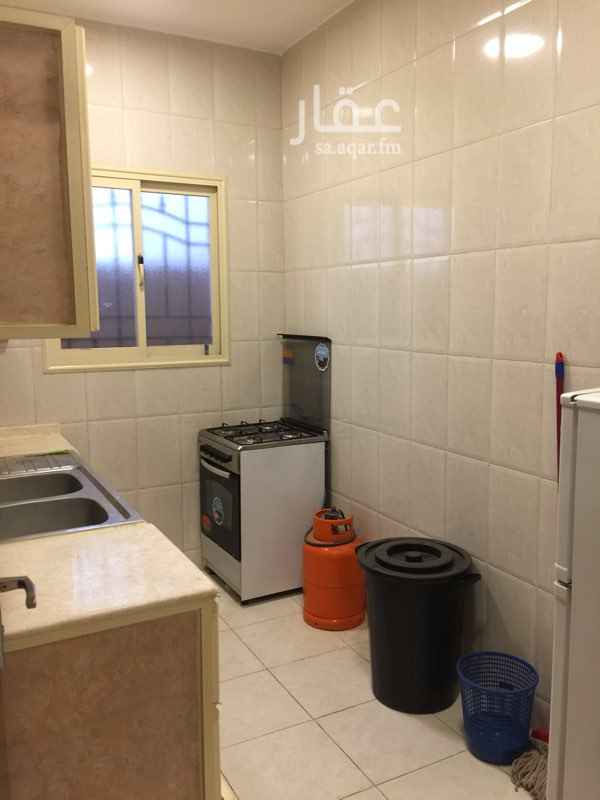 1636777 شقة مفروشة بخميس مشيط حي القافلة جنوب مجمع حسام الطيي جديده مكونه من غرفتين نوم وصاله ومطبخ وحمامين يوجد بها 3مكيفات شباك وثلاجة وفرن وغساله وشاشة 43بوصه وطقم كنب يتسع ل9 اشخاص الاثاث جديد قريبة من جميع الخدمات