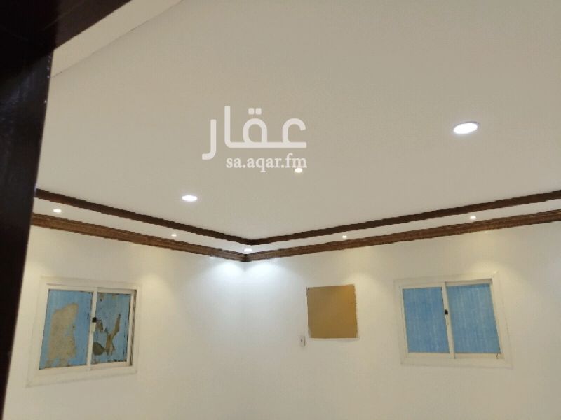 1265633 دور علوي. ٣ غرف نوم و مجلس و صاله و غرفة خادمة.