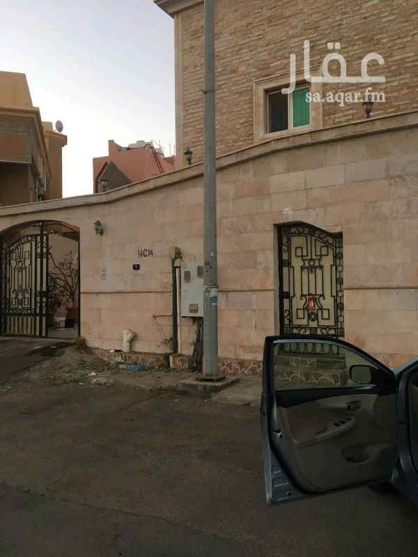 1083037 فرصه لااصاحب الفلل بحى النعيم للبيع فلتين بصك واحد مساحه كل فيلا ٤٤٠ متر مساحة الفلتين ٨٨٠ متر الواجهه حجر تم تجديد الفيلا بلكامل من ١٥ يوم امامها حديقه منطقه مفتوحه يوجد حوش كبير مع مسبح كبير ومطبخ راكب مع دواليب ومجلس كبير ومدخل خاص بالنساء الدور الثانى ٤ غرف والملحق غرفه وصاله وحمام وسطح كبير الموقع مابين طريق المدينه وطريق الامير سلطان مطلوب ف الفلتين 5 مليون ريال نرجوو الاتصال من الزبون الصامل للمصداقية