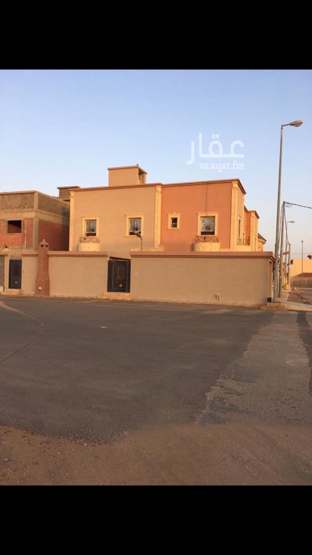 1413647 للبيع فله في محافظة شقراء
العمر تقريبا 4 سنوات في حي الرحبه مجاوره لمدرسة بنات أبتدائيه
دور وشقتين ب670 الف ريال فقط لا غير كاش
الدورالارضي تتكون من مجلس ومقلط
وصاله وثلاث غرف واربع دورات
مياه ومطبخ وملحق خارجي بدورة مياه
الدور الثاني شقتين تتكون الشقه
من مجلس وصاله وغرفتين ومطبخ ودورتين مياه وكل شقه مدخلين
شارعين غربي شمالي