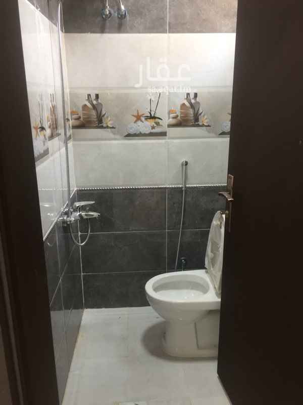 1646320 شقة للايجار في فلة جديدة تشطيب ممتاز وسباكة وكهرباء عليها ضمانات ومكيفات سبيلت راكبة ومطبخ راكب
عبارة عن غرفتين وصالة ومطبخ على شارع ٢٠ م
الرجاء التواصل عبر الواتساب من الساعة ٤ عصراً الى الساعة ١٠ مساءاً وعدم التواصل خارج هذا الوقت شاكر ومقدر تفهمكم