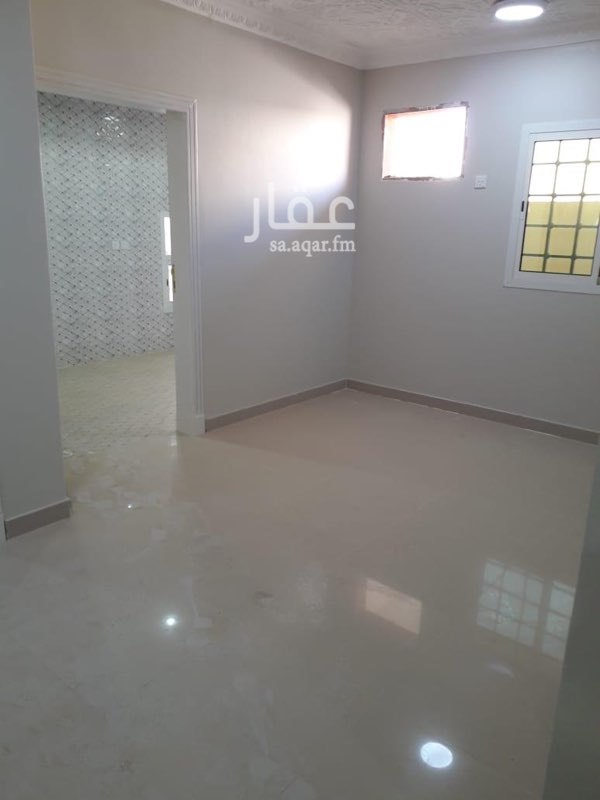 1631149 شقة جديد بالملحق بفيلا سكنية مدخلها مع شقة الدور الاول - الكهرباء مستقله - ايجار نصف سنوي