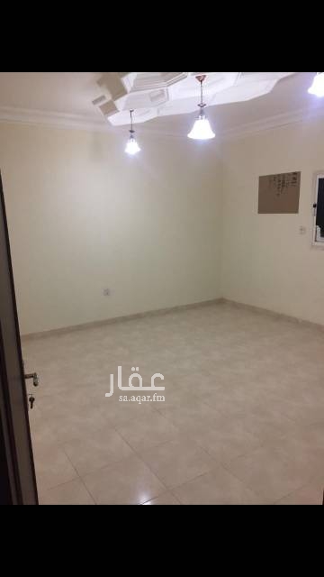 1577290 شقه بالدور الثالث غرفتين نوم مطبخ راكب مجلس رجال دورتين مياه عداد مستقل مع سطح صغير قابل للتفاوض