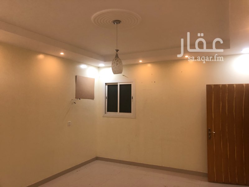 1762667 ملحق مع سطح في فله خاصه جديده ٣ غرف وصاله ديكور وارضيات بورسلان وثلاث دورات مياه فرنجي وعربي
موقع مميز وتشطيب فخم وممتاز
عداد مستقل وسطح كامل عوازل حراريه حسب المواصفات
الدش والستلايات مشبوك جاهز
الايجار شهري او سنوي
مطلوب حديثي الزواج او عائله صغيره