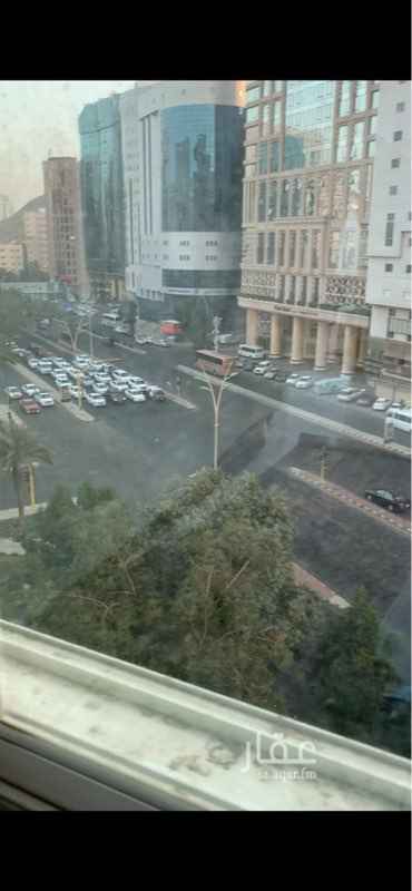 1734709 ٤ غرف ومطبخ وصاله كبيرة وحمامين
مطله على طريقه الطايف الهداء
بجانب المسجد القطري
٠٥٥٤٢٨٧٨٥٠