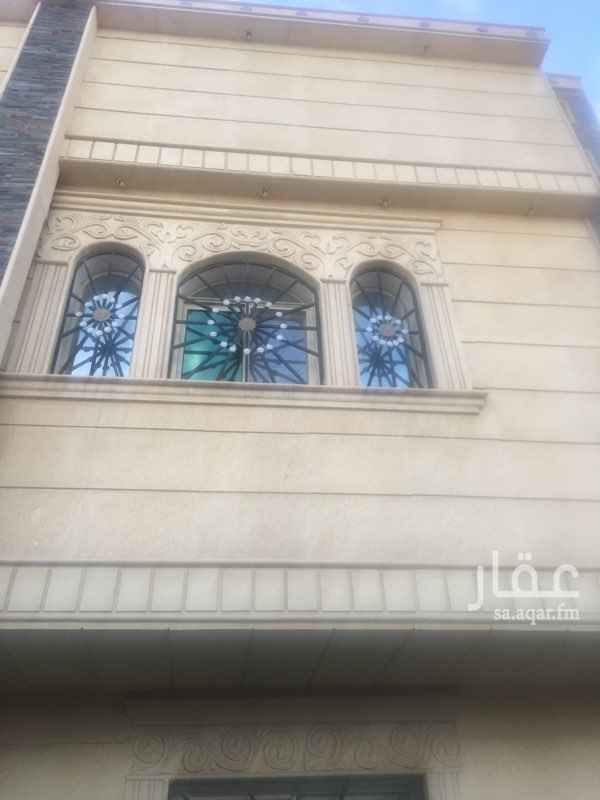 1339964 شقه تتكون من اربع غرف وصاله ومطبخ ودورتين مياه مع السطح. شبه جديده