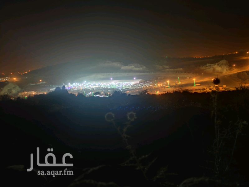 1078300 أرض للإيجار مساحتها 2400 م واجهتها غربيه مطله مدخلها من الجهه الشرقيه مسوره من جميع الجهات عداد الكهرب واصل اطلاله واضحه ف الصور