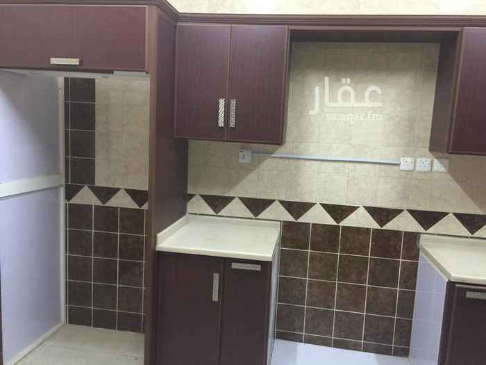1760299 الشقه حي العبيدان ( حي الخليج) مكونه من اربع غرف وصاله فيها
مكيفات سبيلت ومكيفات عاديه
خزانه ملابس جاهزه ونظيفه ومطبخ راقي جدا ونظيف .