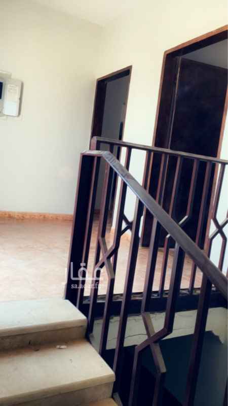1343351 شقه ملحق نظيفه
مدخلين مجلس ومقلط وصالة وغرفتين ومطبخ ودورتين مياه
ومعها سطح نظيف وساتر مايكشفه أحد وبالله التوفيق