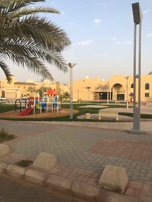 1645698 دور ثالث في فلة وليس عمارة مدخل خاص ٣غرف نوم ومجلس وصاله و٢سطوح موجود مطبخ ومكيفات مطلوب اسرة صغيرة