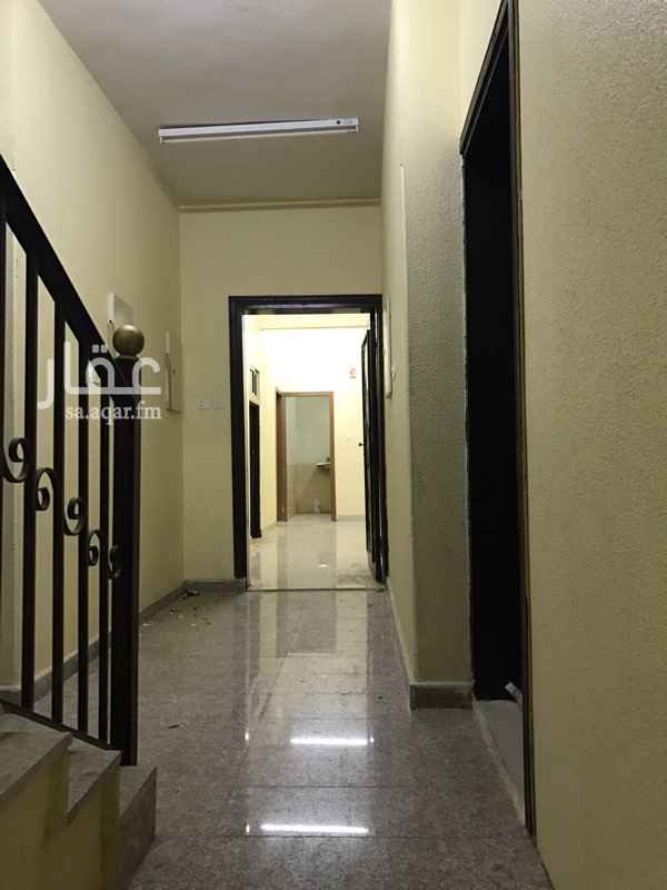 1164977 الشقه قريب جداً من سوق عتيقه
العمارة جديدة
غرفتين
حمامين
مكيفات
عوائل