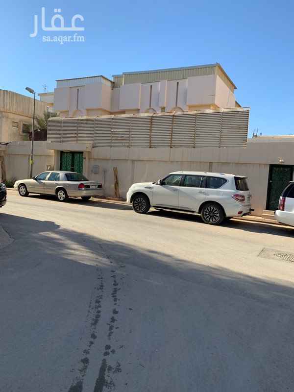1409733 تم تجديد الفيلا من 6 سنوات الفيلا على شارعين متظاهرين جنوب 10 متر وشمالي 8 متر يوجد 3 ملاحق مع دورة مياه الشارع الجنوبي نصف الفيلا على شارع وساحه