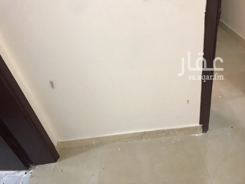 1743233 شقة عوائل في السطح ( ومعها سطح خاص ) تتكون من 3 غرف و 2 دورة مياه ومطبخ راكب .
الموقع في الربوة - شارع الأمير متعب شمال ملاهي الحكير .
العمارة فيها فوال الطائف وصيدلية
المطلوب 18,500 ريال . مع الماء
ومبلغ 1000 ريال تأمين
نرجو التواصل فقط للجادين واتس اب 0554416720
ونرجو عدم الإتصال .