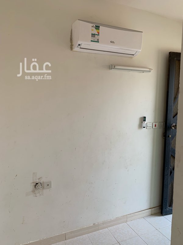 1703585 غرفة سائق مع دورة مياه للإيجار
المكيف راكب