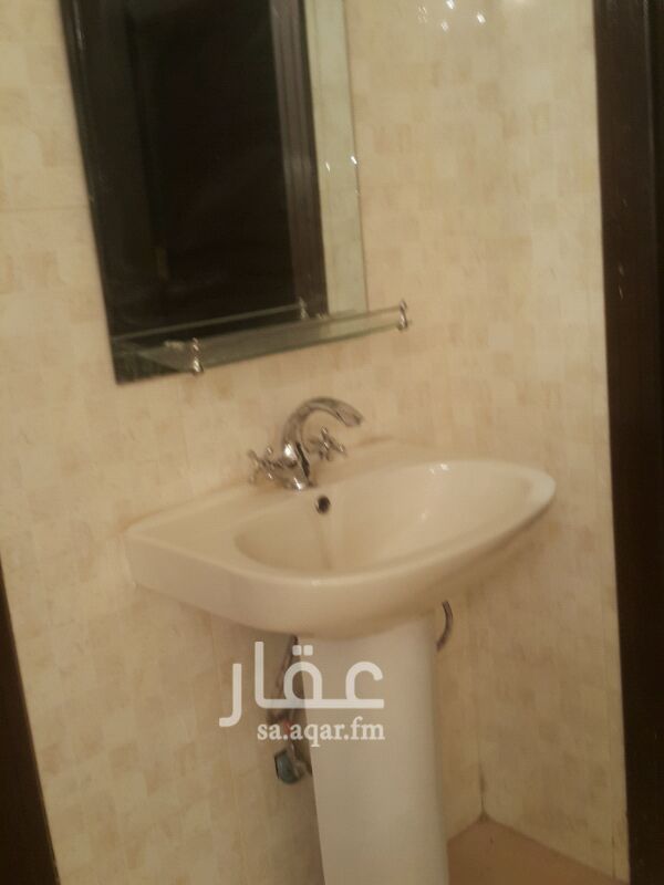 1401122 شقة درين دورة مياه ٤ الغرف 5
ابو عبدالله 0554440238