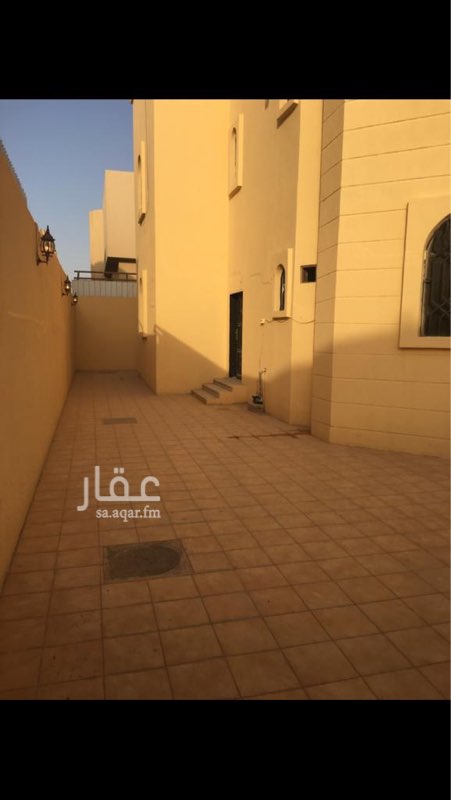 1637777 السلام عليكم
دور ارضي للايجار مساحته ٤٢٠
٣ غرف ومجلس وصالة و٣ دورات مياه ومطبخ راكب الحوش كبير يشيل ٣ سيارات
الموقع البديعة