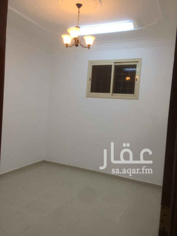 1462201 شقة ممتازة ونظيفة قريبة جداً من ممشى حي المروج وقريبة ايضاً من جامع ابن جبرين ومسجد انس بن مالك ليست بعيدة عن قصر المقصورة للاحتفالات ، حي راقي جداً ، حي هادي وممتاز ، المدخل مستقل تماماً على الشارع كما في الصورة المرفقة ، الكهرب مستقل بعداد ، شبكة التحلية ولله الحمد موصلة ، نبحث عن الجيرة الطيبة