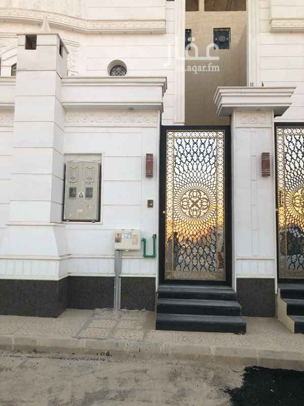 1754362 شقه للاجار دور ثالث مدخل مستقل مكونه من ٣ غرف وصاله ومطبخ ودورتين مياه وسطح صغير جميع الخدمات واصله وقريبه من مدرسه بنات علي شارع ٢٥ ويتميز الحي بالهدوء التام والصامل ما نقصر معه وانا المالك ارجو الاتصال في الوقت المناسب علي رقم الجوال ٠٥٥٤٤٤٩٨٧٤ وشكرا