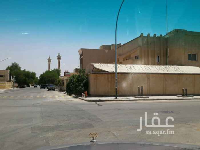 1117775 فيلا في حي الملز العمر أكثر من 30 سنه... شارعين 20 شمالي شرقي.... قديمه ولكنها مجدده... جميع البناء الداخلي باركيه... حوش كبير... مدخلين سياره اتوماتيك.... يوجد غرف وملاحق خارجيه عدد 5... مسجد جامع قريب.... يوجد كاميرات مراقبه داخليه... المنطقه مرغوبه جدا... قريب جدا من حديقة الحيوان.. وقريب جدا من حديقة الملك عبدالله... يحد المنطقة اربع شوارع رئيسيه شارع الأحساء وشارع الستين وشارع عمر بن عبدالعزيز (الأربعين) وشارع جرير