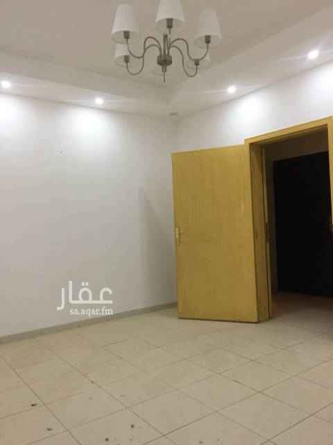 1703769 شقة ثلاث غرف وصالة ودورتين مياه ومطبخ جزء من المطبخ راكب نظيفة بحي اليرموك العداد مشترك. مدخلين. السعر ١٨ الف دفعتين ١٩الف شهري. الموية ١٠٠٠ ريال في السنة. العائلة صغيرة