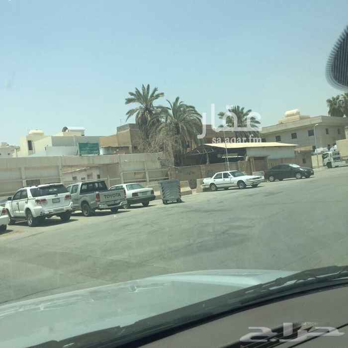 1655260 فيلا للبيع
العنوان : شارع حذيفة بن جبل, المربع, الرياض
عمر العقار اكثر من 36 سنة
جنوب شرقي
المساحة 770 متر مربع
على شارعين جنوبي (موقف سيارات ) 25 متروالشرقي 14 متر
بيت قديم - يصلح 2 فله ديبلوكس او عماره 3 ادوار نصف مثل الي مقابلها بالجهه الجنوبيه