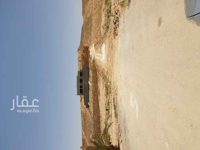 1617476 بها في الدور الثاني ٤ غرف نوم غرفة نوم ماستر وثلاث غرف نوم وثلاث دورات مياه
بها اربع صالات كبيرة بها و٢ دورات مياه وافيس ومطبخ خارجي
بها حديقة كبيرة و مسبح ومواقف سيارات تكفي لعدد ١٠ سيارات
الاستراحة مرتفعة على جبل وبها منظر تجميلي خارجي عبارة عن صخور منسقة