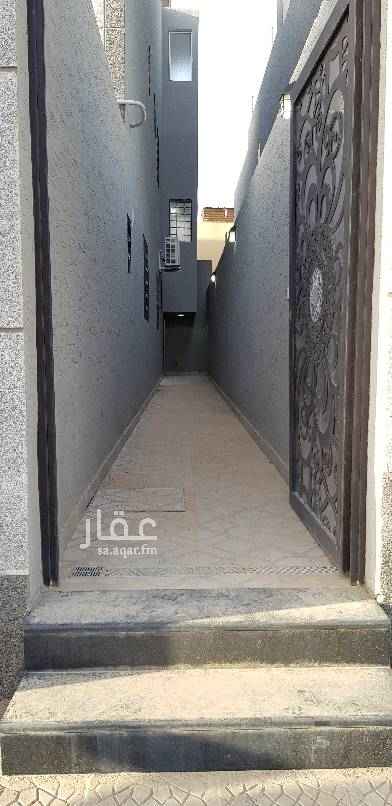 1558108 شقه ثلاث غرف + صاله + مطبخ + دورتين مياه ( مدخل خاص وسطح كبير يمكن الاستفاده منه واسقف جبس وتاسيس سبيليت وإضاءه ليد وعداد كهرب مستقل )⭐جديده⭐