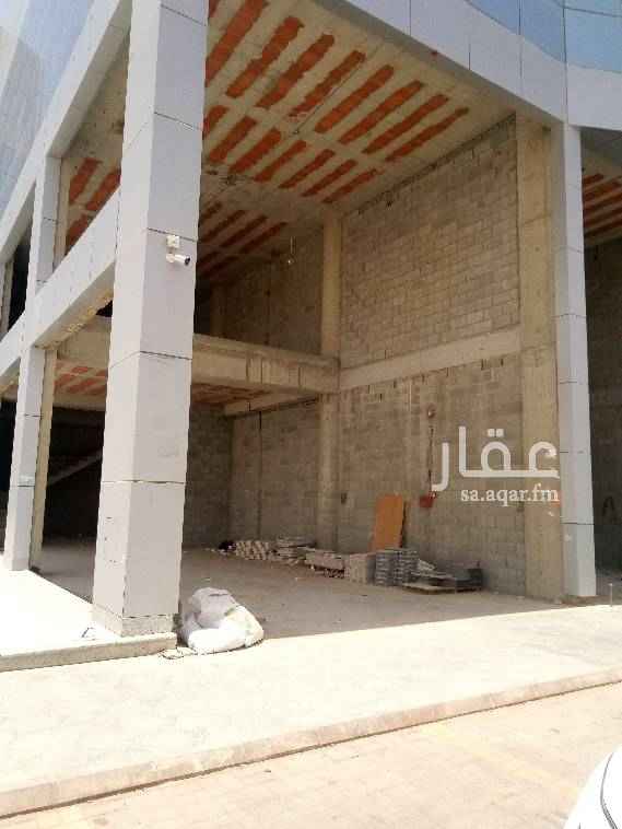 1661399 معرض على زاوية شارعين بحي الربوة على طريق عمر بن عبدالعزيز بجوار الربوه بلازا من جهة الغرب مساحة المعرض ١١٥ متر مربع و الميزانين ١٠٩ متر مربع الاجمالي ٢٢٤ متر مربع سعر المتر ٩٠٠ ريال يوجد مع المعرض مساحة جلسه خارجيه قدرها ١٠٥ متر يمكن الاستفاده منها للمعرض البنايه واجهه كلادينك و زجاج