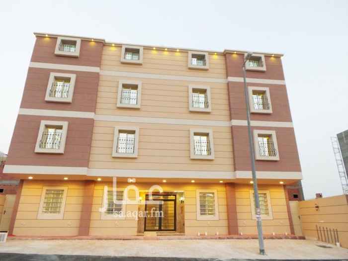 883006 شقة للبيع مكونة من 4 غرف مدخلين وصالة و3 حمام ومطبخ في موقع وسط المدينة مطلة على حديقة بجوار مسجد وقرب كافة الخدمات وصاحبها ساكن بها ولكن لضروف الانتقال رغب البيع للتواصل هنا بموقع حراج .