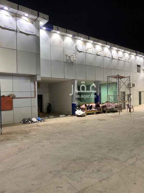 1754651 للايجار بنشر بمحطه محروقات بحي ظهرة البديعه فتحه واحد او ثلاث فتحات