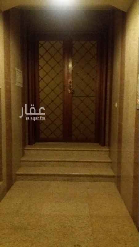 1553460 شقة غرفتين وصالة مطبخ راكب،الدور الثالث مصعد حديث متسوبيشي،غاز مركزي مجاني،حارس متواجد بالموقع للصيانة الدائمة والنظافة،موقع ممتاز بالحي بالقرب من الخدمات، للجادين السعر قابل للتفاوض