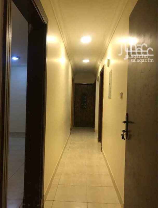 1734018 للبيع ڤيلا بحي الملقاء
دور + دور + شقة.
المساحة ٣١٢م شارع ١٨م
الدور الارضي عبارة عن غرفتين نوم + مجلس + مقلط + صالة + ٣ دورات مياة + مطبخ راكب + غرفة سائق + كراج سيارة.
الدور الاول: غرفتين نوم + مجلس + صالة + مقلط + مطبخ + ٣ دورات مياة.
الدور الثاني: ٣ غرف + دورة مياة + مطبخ+ سطح خاص.
ملاحظة:
*المكيفات والمطبخ راكب.
*المدخل مشترك بين الدور الاول والثاني.
* يوجد سطح إضافي مشترك.
*مؤجرة