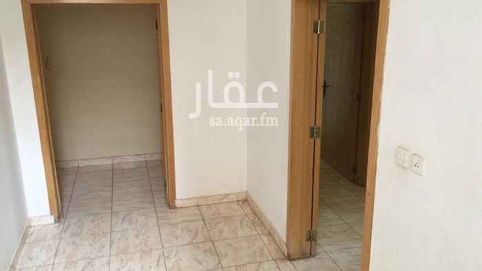 1642738 دور علوي خمس غرف وصاله و٣ دورات مياه ومجلس رجال ١٠/٥ ومقلط رجال