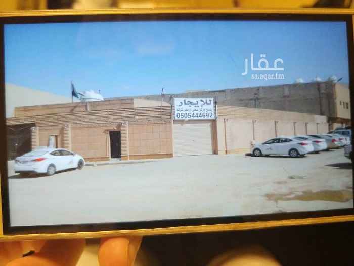 1640995 مبنى تجاري دور واحد للايجار يصلح ل جهة حكومية او شركة على شارعين
يتكون من 7 غرف و4 دورات مياة مطبخ ومستودع وباب كراج كهربائي ومواقف مظللة تتسع ل 10 سيارات
سبق تأجيرة على جهة حكومية ب 132 ألف بالسنة