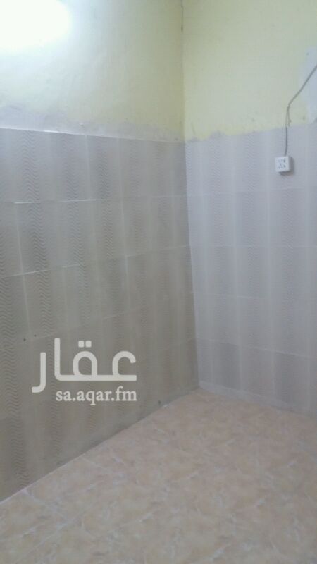 1299621 بيت شعبي سكني نضيف ارضية سراميك سقف ديكور ثلاث غرف وصالة ومطبخ وحمامين