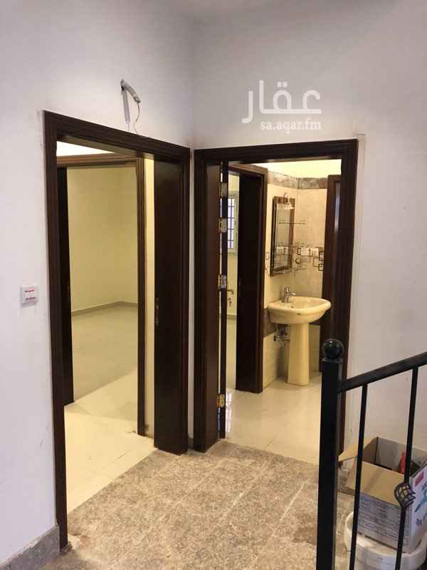 1695202 شقه ٤ غرف وصاله ودورتين مياه مدخلين ( مجلس - مقلط - غرفتين نوم - صاله مطبخ ) دورعلوي ( لا يوجد مصعد ) الدفعات على حسب رغبة المستأجر - عداد كهرب مستقل