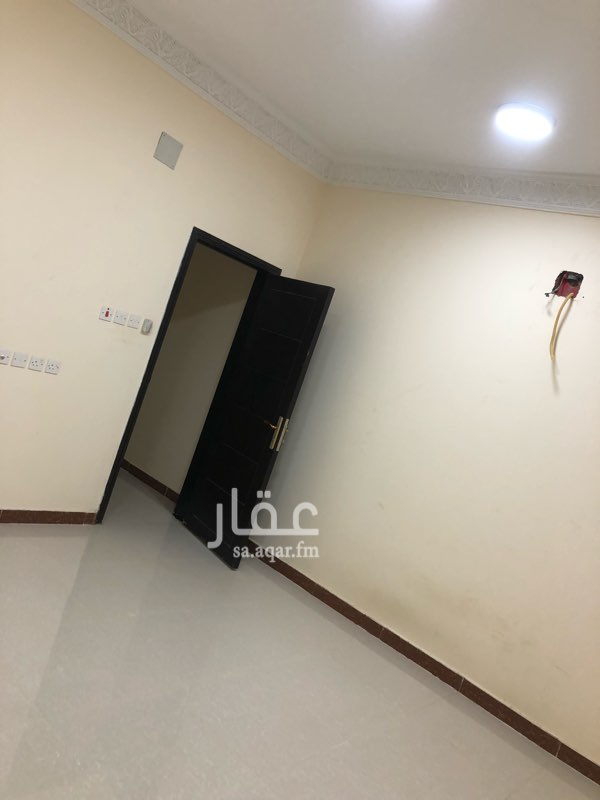 1747984 شقه عزاب للايجار بضاحيه لبن مخرج34 مكوناتها غرفتين وصاله ومطبخ تحضيري ودورة مياه ((السعر شامل الكهرباء والماء))