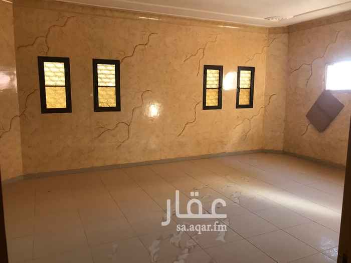 1764630 شقة تحتوي على ثلاث غرف بدون صاله مطبخ و دورتين مياه
الشقه نظيفه جداً ولاتحتاج شيء
جميع الخدمات متوفره حول الشقه