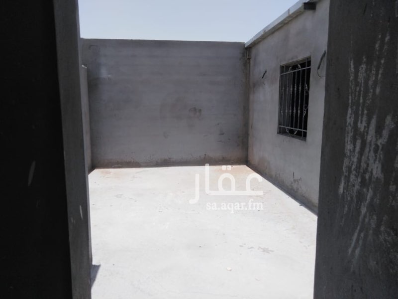 1642759 استراحة عزاب شبه جاهزه مكونه من 6 استراحات كل استراحه مكونه من غرفه ومجلس ومطبخ وحمام وحوش
ناقص فقط ابواب وبويا وبلاط
الموقع حي السحاب 1009
السوم 550000