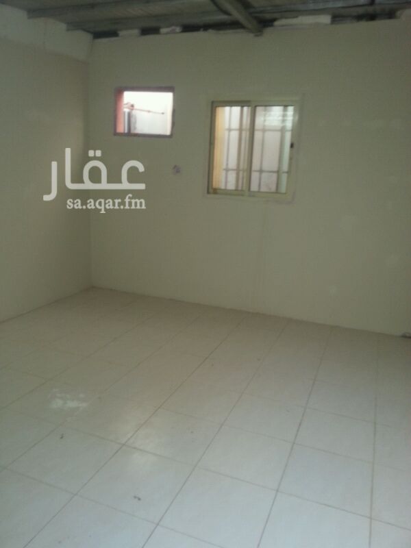 1099394 يوجد لدينا غرف عمال
غرفه مع حمام
الشهري 750
السنوي 8000
الموقع حي المونسيه شارع راجيه
مدار العقار