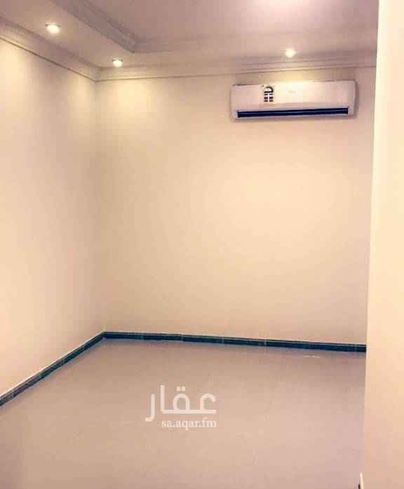 1753629 نسعد بخدمتكم ونضع بين أيديكم معلومات شقة عوائل بحي الملقا
غرفتين _ صاله _مطبخ _دورتين مياه
يوجد مكيفات _ مطبخ راكب