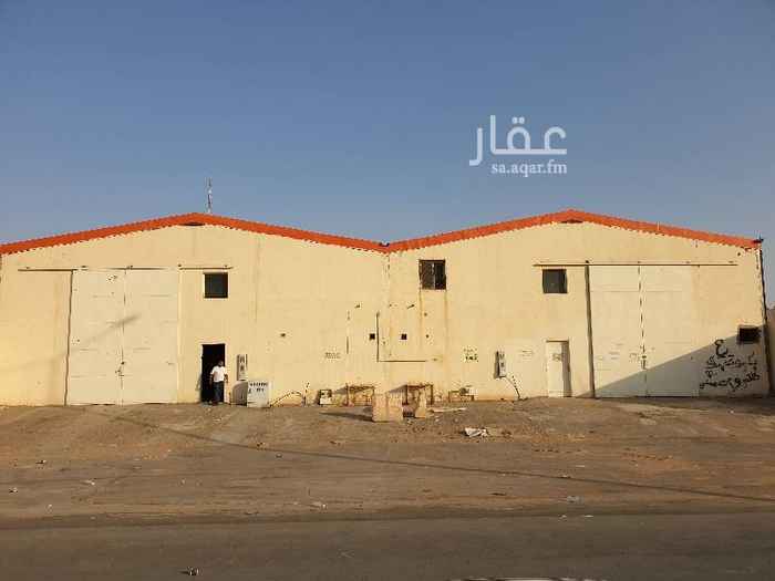 1673235 حوش مسور ومجهز في حي القادسية للايجار
المساحه الاجماليه ١١٠٠ متر مقسمة الى ٤ مستودعات كل قسم لها مدخل شاحنات وباب افراد مستقل وعدد غرفتين ودورة مياه واحده
تقع على شارعين شمالي ٣٠ وجنوبي ١٨ متر
ايجار القسم الواحد ٦٠ ألف بالسنه قابل للتفاوض