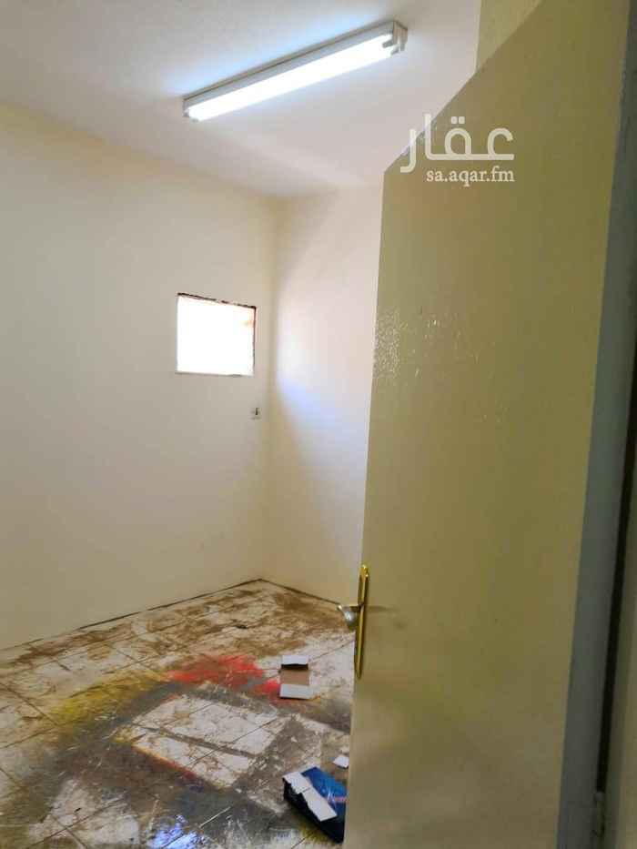 1631537 شقة داخل فيلا بحي الضباط شارع البراء بن عازب مكونة من ثلاث غرف وصالة وحمامين ومطبخ