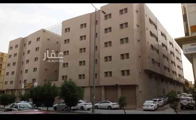 1631744 عمارة مكونةمن ٩٦ شقة عبارة عن ٦ طوابق الخمس طوابق الاولى يحتوي كل طابق منها على ١٨ شقةوالطابق السادس يحتوي علي ملحقين كبار مزود بغرفة خادمة لكل ملحق والشقة تحتوي علي ٣ غرف وصالة وحمامين ومبطبخ بالاضافة الي مكتب حارس وقبو مواقف دورين لعدد ١٠٤ موقف والسعر علي ٢ مليون .