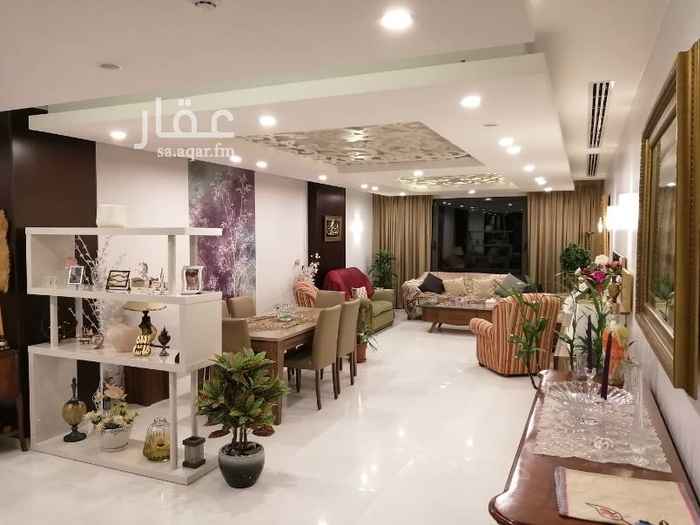 1644221 شقة فاخرة مؤثثة في عمارة فخمة وكذلك التشطيب تتكون من3غرف نوم من ضمنها ماستر ومجلس وصالة و4 دورات مياة ومطبخ مركب مكتمل وغرفة خادمة ومستودع وتكييف مركزي كاملا كذلك سخانات مركزية، عازل حراري كامل العمارة والنوافذ كذلك دبل جلاس وارضية العمارة رخام، كذلك يوجد مسبح وجيم عصري مستقل في الدور الأرضي ونظام الإنذار من الحريق في كامل العمارة وكيمرات مراقبه وحارس ومواقف طولية لسكان العمارة سبب البيع نقل لمنطقة اخرى حيث مكث في الشقة 8أشهر.
في حال عدم الرد لطفاً اترك رسالة للجادين فقط
