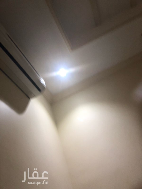 1534634 ١غرفة+ دورة مياة ( الكهربة + موية ) داخل السعر
لها موقف خاص بالسياره
قريبه من جميع الخدمات والمطاعم والجامعه والمطار
يوجد دولاب