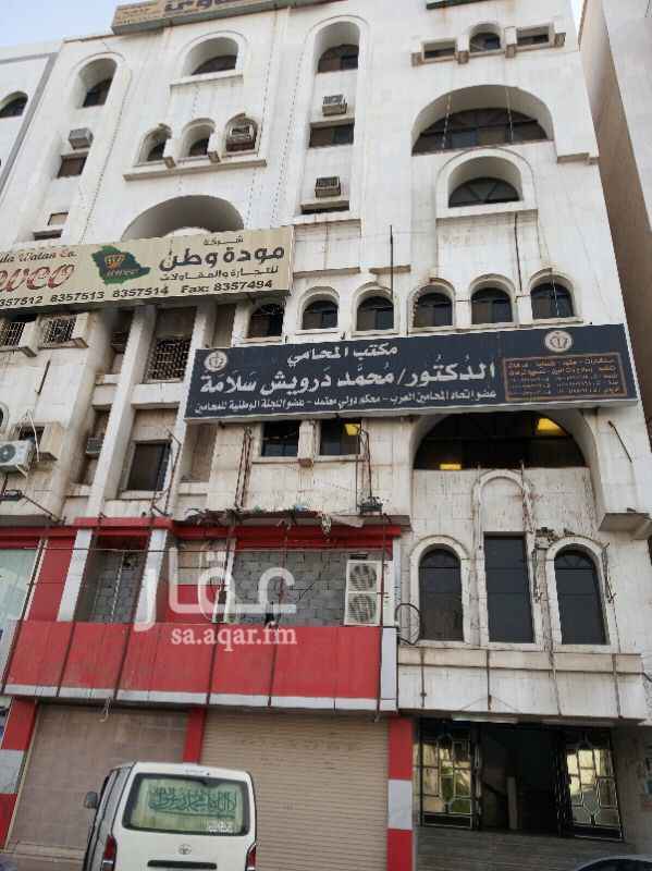 1383779 شقة من ثلاث غرف ومطبخ على شارع الملك عبدالعزيز قريبه من الحرم تقريبا 1.5كيلو
ملاحظة /الايجار دفعه واحد كل سنه